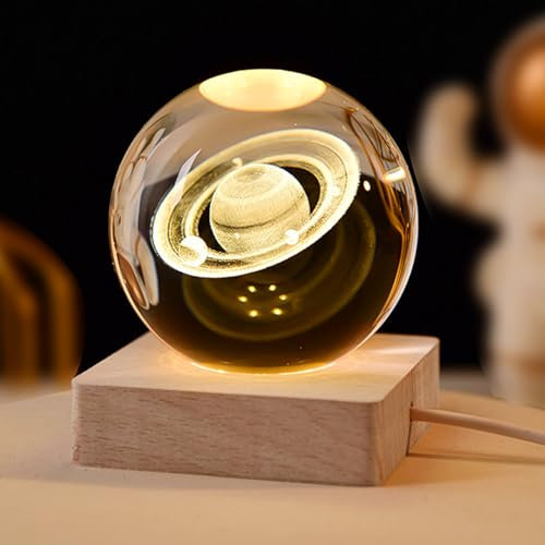 VOSSOT Sfera di cristallo 3D con motivo Saturno, 6cm 3D Saturno Sfera di Cristallo Luce, Notte per Bambini Palla di Vetro Lampada, LED a luce colorata, base in legno, Decorazione in Cristallo Regali