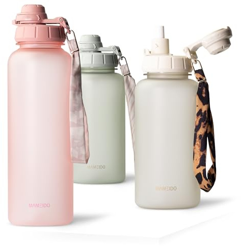 MAMEIDO Gourde avec paille 1,5 l (Flamingo Pink) | étanche, sans BPA, avec bouchon sport 2-en-1, paille & dragonne, gourde sport avec repères horaires pour le sport et l’école