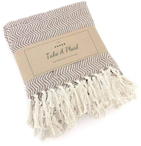 heimtexland ® Hochwertige Strick Kuscheldecke Fransen Tagesdecke Wohndecke Boho Wolldecke 100% Baumwolle Sofadecke 180x130 weich warm Strickdecke Natur Typ912 Chevron Taupe - 1 Stück
