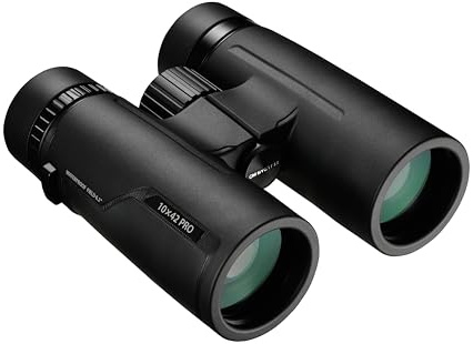 OM SYSTEM 10x42 PRO Binocolo, luminoso, ricco di contrasti, robusto, impermeabile, antiappannamento, design sottile ed essenziale: ideale per viaggi, escursioni, sport e osservazione della natura