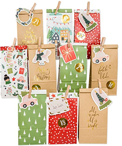 Papierdrachen Adventskalender 2025 zum Befüllen - 24 braune, grüne & rote Geschenktüten mit Zahlenaufklebern, Klammern & Anhängern - zum Basteln