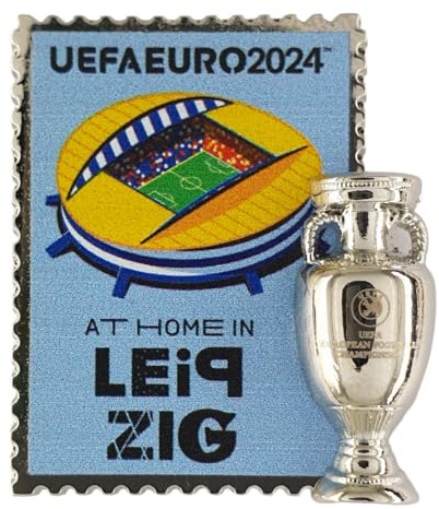 UEFA AMBALLCOM | Miniaturnachbildung Euro 2024 Cups | Anhänger der Gastgeberstadt | 23x31mm | Papierkarte | Geschenk für Fußballfans (LEIPZEIG)