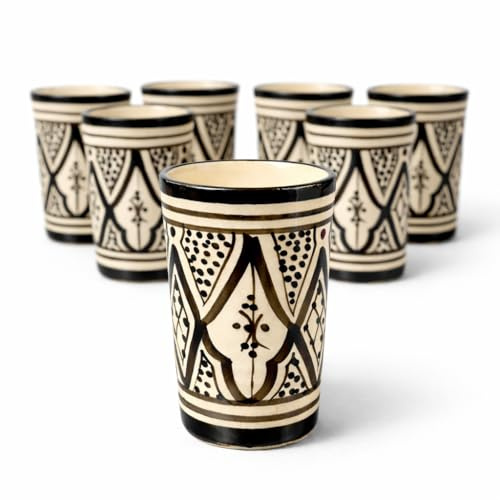 Lot de 6 verres en céramique marocaine peints à la main artisanaux orientaux pour thé à la menthe et au café – Décoration maison ethnique style berbère h.11 cm Ø7 cm – Design géométrique traditionnel