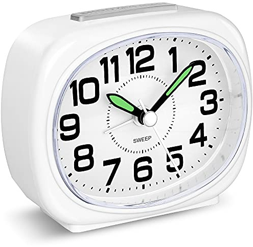 KOEPUO Sängväckarklockor tysta icke-tickande batteridrivna klockor enkel analog väckarklocka liten skrivbordsklocka med ljus snooze stor display tysta sovrumsklockor för tunga sovande kontor resor