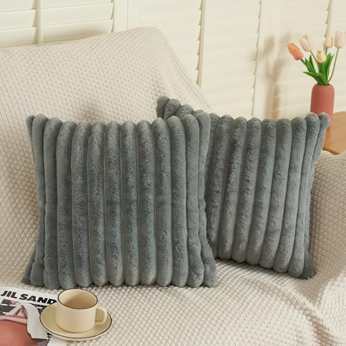 ORANIFUL Grau 60x60 Fell Kissenbezüge Set 2-teilig Kuschelkissen Flauschig Kissenhülle Streifen Design Kissen Hülle für Sofa Couch Bett Weicher Fake Fur Bezug Moderne Dekokissen