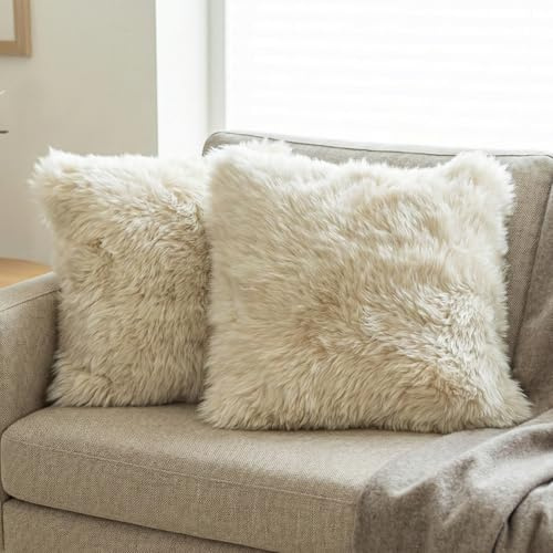Nordic Sheep Langhaar Lammfell Kissenbezug 50x50 cm | Weiches Fell für Stühle, Sofa & Bett | Gemütliches Sitzkissen & Lammfell Sitzauflage in Natur- und Trendfarben | Farbe: Beige