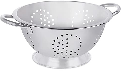 Stainless Steel Colander with Handle and Foot Base Deep Kitchen Metal Colander Strainer with Large Holes for Pasta, Vegetables, Fruits, Rice, Beans and Noodles, Large (18cm)