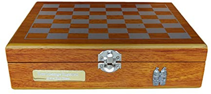 Gamekeepers Cottage gifts Diving Tanks Chess Set & Pieces With Hip Flask and Stirrup Cups Gift 1