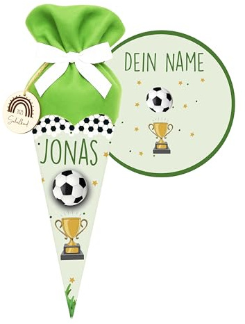 Kidsmood Fußball Schultüte personalisiert mit Namen – Hochwertiges Bastelset inkl. Rohling, Stoff & Holzschild für Einschulung 2026 mit dynamischem Fußball Design – Einschulungsgeschenk Jungen