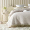 ROOM99 Molly Elegante Colcha en Beige 220 x 240 cm Manta versátil como Colcha o Manta para sofá Cama o sofá de Estilo Ideal como Cama