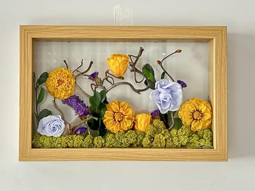 Cadre vitrine avec fleurs stabilisées et séchées JARDIN FLEURI Composition de roses,dahlias, branches de noisetier.