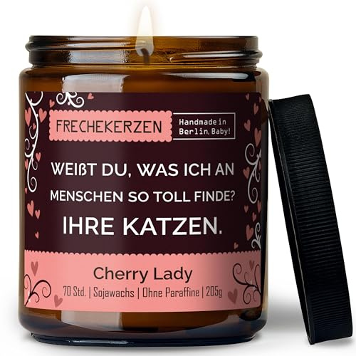 Lustige Duftkerze mit Spruch für Katzen Besitzer & Liebhaber | Handgemacht aus Sojawachs | In Geschenkbox | Nachhaltiges Valentinsgeschenk Gastgeschenk Katzenhalter Cat Lovers |Kirsche