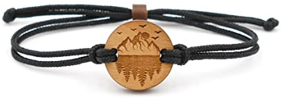 WALDHERZ Holz Armband Berge und Wald aus Kirschholz | Rückseite personalisierbar | handgefertigt in Deutschland | nachhaltig und vegan