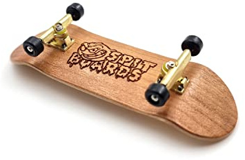 SPITBOARDS Tastiera in vero legno da 32 mm (preassemblata, 5 strati), camion con dadi, ruote cuscinetti, nastro antiscivolo in schiuma, (pedana: legno marrone chiaro, autocarri: oro, ruote: nero)