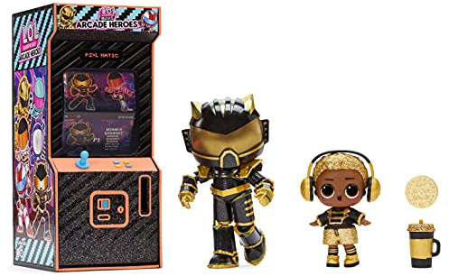 L.O.L. Surprise! Boys Arcade Heroes Serie 2 Actionfigur Puppe - 15 Überraschungen mit Superheldenkostüm, Junge oder seltene Mädchenpuppe & Sammelkarte - Tolles Geschenk für Kinder von 4 bis 15 Jahren