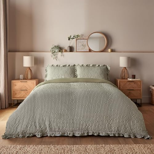 Silentnight Supersoft Gingham Ruffle Duvet Set - Comfy Delicate Touch - Seersucker Non-Iron Microfibre with Button Fastening - Stylish & Modern Duvet Quilt Cover + Pillowcase Bed Set, Double, Sage
