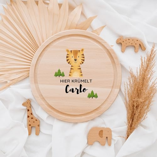 Wunderwunsch Frühstücksbrettchen, Kinder Holzbrett personalisiert rund | Brettchen hier krümelt, Scheidebrett, Holzbrettchen mit Namen, Geschenk Einschulung, Junge, Mädchen, Kind, Frühstücksbrett