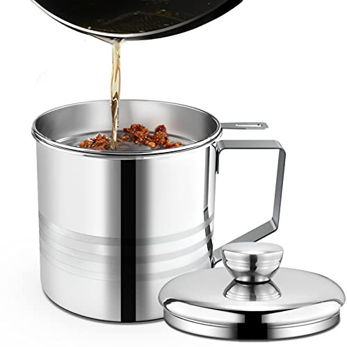 Chihee Contenedor de grasa de tocino de acero inoxidable con colador de malla fina de 1.2 litros, recipiente de aceite con tapa a prueba de polvo, bandeja antideslizante para almacenamiento de cocina