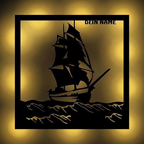 Namofactur personalisierte Segelboot-Wandlampe aus Holz mit LED | Mit Wunschname, Batteriebetrieb und verschiedenen Farben – maritime Lichtdeko für Wohn-, Schlaf- oder Kinderzimmer