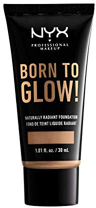 NYX Professional Makeup Born to Glow Radiant Foundation, Schillerndes Finish, Aufbaufähige mittlere Deckkraft, Vegane Formel, Farbton: Classic Tan