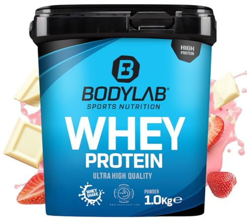 Bodylab24 Whey Protein Pulver, Erdbeer mit weißen Chocolate Chunks, 1kg | Bis zu 24 g Protein pro Portion, hochwertiges Molkenprotein, perfekt löslich, ideal für Protein Shakes rund ums Training