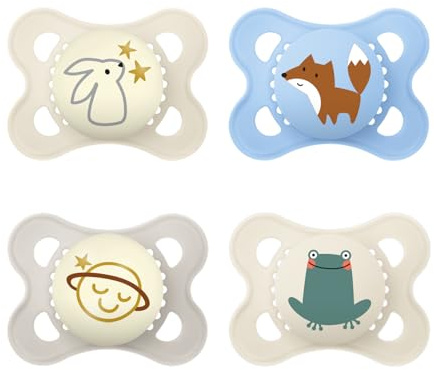 MAM Set de 4 Chupetes, Día y Noche, 0-6 Meses, con Tetina Simétrica, Plana y Flexible de Silicona de Fácil Aceptación, MAM Original, Azul y Neutro, Pack de 4uds