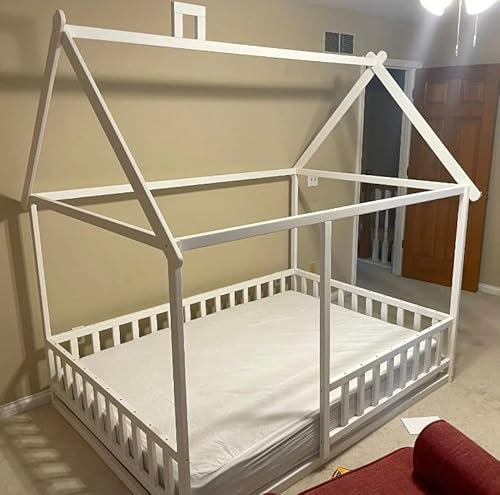 HOMEforDREAMS: Hausbett für Kleinkinder - Montessori inspiriertes Bettgestell mit Dach und Kamin (Weiß, 200x120cm)