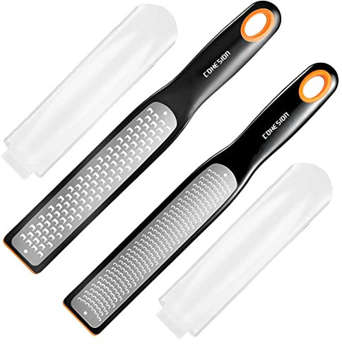 Cohesion Geätzter Zester & Reibe 2er Set - Küchenzester Werkzeug für Zitrone, Käse, Knoblauch, Ingwer, Muskatnuss, Schokolade, Obst, Gemüse - scharfe Premium-Edelstahlklinge mit Schutzabdeckung