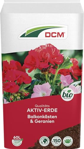 DCM AKTIV Erde Balkonkästen & Geranien - Spezialerde - Universalerde - Mit organischem Dünger - Mit Mykorrhiza-Pilzen - natürlichen Wasserspeicher Sphagnum -Moos - Torfreduzierte Pflanzenerde - 60 L