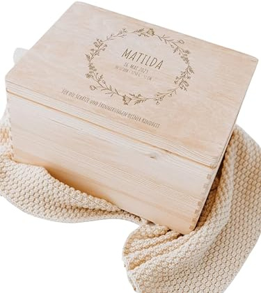 wunderwunsch® - Personalisierte Erinnerungsbox Baby mit Spezial-Druck - Baby Erinnerungsbox aus Holz - Geschenk zur Geburt (Blumenkranz Kindheitserinnerungen, M | 40 x 30 x 22 cm)