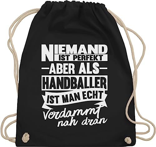 Shirtracer Turnbeutel Rucksack - Handball EM 2026 Trikot Ersatz - Niemand ist perfekt aber als Handballer ist man echt verdammt nah dran - Unisize - Schwarz - handballbeutel hanball handball-tshirt