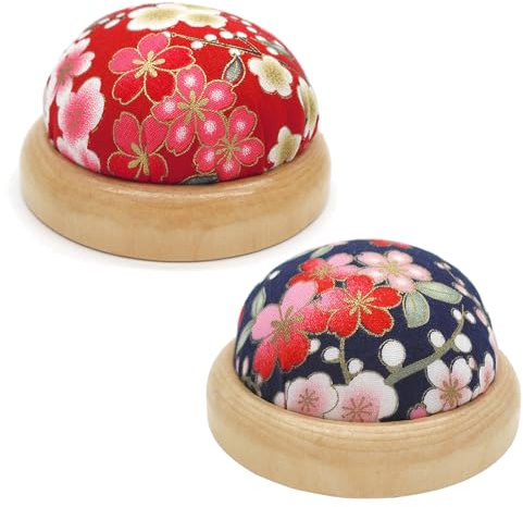 SagaSave Puntaspilli con base in legno per cucito, 2 pezzi puntaspilli stampa floreale porta aghi da cucito per trapuntatura cucito artigianato fai da te (colore casuale)