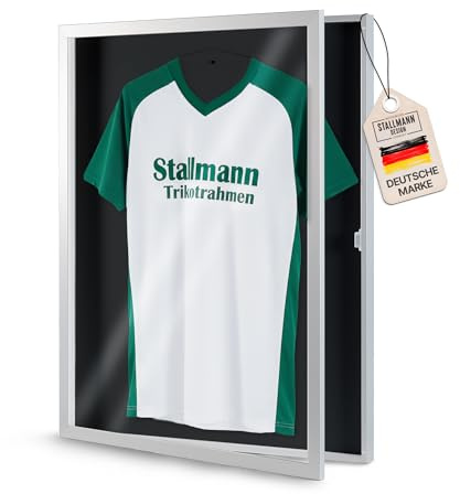 Stallmann Design Trikotrahmen 'Easy Click & Fill' mit Tür | Rahmen-Farbe: Aluminum-Optik | Hintergrund: Schwarz | Größe: 70 x 90 cm | hochwertige und leicht zu befüllende Vitrine für Trikots