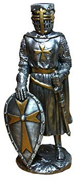 Malteser Zinnritter mit rechter Hand auf Schild