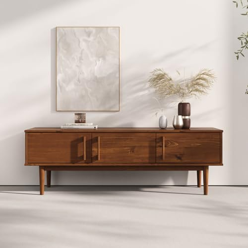 IDIMEX Lowboard TECCA 145 cm mit 3 Türen, Kastanie Farben – Massivholz Kiefer, Wohnzimmermöbel mit Stauraum, Moderne Kommode im skandinavischen Design, Flurmöbel für Bücher & Deko