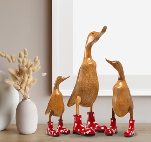 Rikmani - Holzfigur Ente Stiefel ROT GEPUNKTET 100% Natur Original - Handgefertigte Figur aus Holz 32 cm