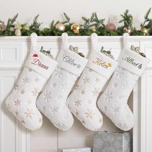Duosheng & Elegant Chaussette de Noël à suspendre en fausse fourrure, parfaite décoration de fêtes familiales, personnalisable avec un nom écrit en grand, blanc
