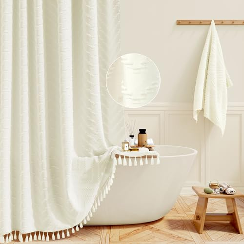 BTTN Boho Farmhouse Duschvorhang, Beige Getufteter Chevron-Badvorhang mit Quasten, Langlebig & Waschbar, Vintage Bohemian Rustikaler Duschvorhang-Set mit 12 Haken, 182 x 200 cm, Creme