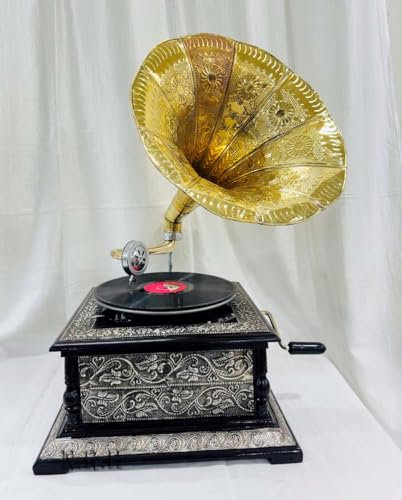 Gramophone vintage réplique de gramophone à l'aspect ancien, base en bois avec sculptures florales, haut-parleur en corne dorée (Gramaphon carré argenté sculpté (36 x 36 x 55 cm)