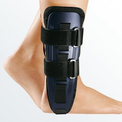 medi m.step Athletic Sprunggelenkbandage Schwarz - Schaum-Gel-Polster zur Druckverteilung - Einheitsgröße mit Klettverschluss - besonders stabile Knöchelbandage