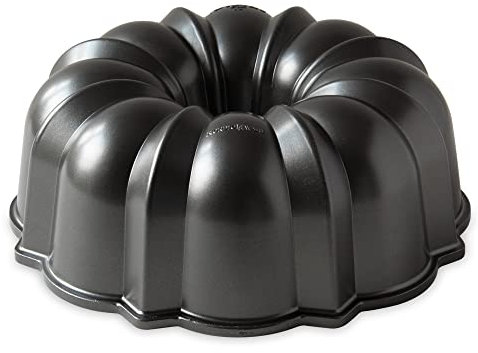 Nordic Ware Original 12-Cup Bundt Pan, Original Cast Aluminium Bundt Tin, Bundt Cake Tin with Fluted Pattern, Cake Mould Made in the USA, Colour: Graphite