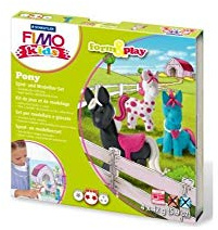 STAEDTLER FIMO kids 8034 Pony Set – 4 x 42 g, mit Zubehör | Ofenhärtend, inkl. Modellierstab, Spieluntergrund & Aufkleber – Kinder – Art.-Nr. 8034 08 LY