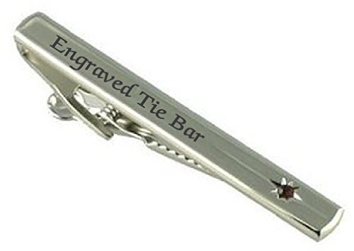 Rubin Rot Kristall mit Gravur Krawattenklammer Bar ~ personalisierbar Krawattennadel plus select Geschenk Tasche