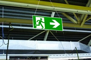 LEMAX® Rettungszeichen, Notausgang doppelseitig DIN EN ISO 7010 Kunststoff langnachleuchtend 300x150mm