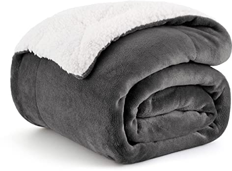 Bedsure Sherpa Fleece Throw Blanket - Fluffy Microfiber Solid Blankets for Bed and Couch Throw/Single Size, Dark Grey, 130x150cm