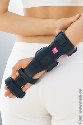 medi CTS Handgelenkorthese mit Fingerauflage I mit effektiver Ruhigstellung I Schwarz Unisex in der Größe IV