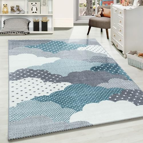 Carpetsale24 Kinderteppich Modern Wolken Design Blau und Grau 140 x 200 cm - Kurzflor Teppich Kinderzimmer Waschbarer Spielteppich Babyteppich für Junge und Mädchen Extra Weich Antiallergen Rechteckig