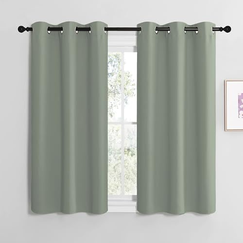 NICETOWN Verdunklungsvorhänge Salbeigrün Kurze Thermovorhänge mit Ösen | H137 x B107 cm, 2er Set, Scheibengardinen Blickdicht, Küchengardinen Modern, Blackout Curtains for bedroom, Deko Vorhang