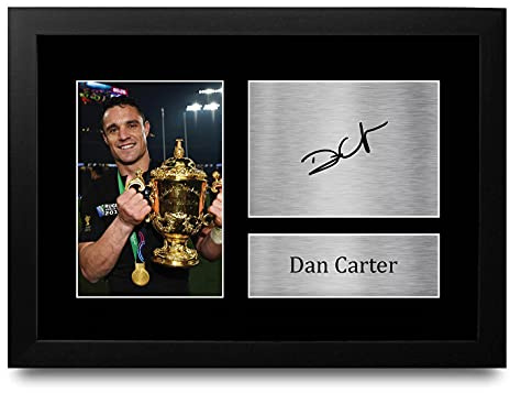 HWC Trading FR Dan Carter New Zealand Geschenke gedruckt Autogramm Bild für Rugby Union Fans Signed - A4 Eingerahmt