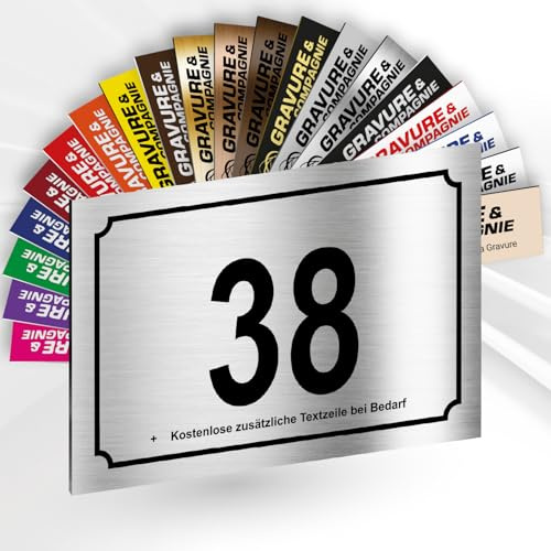 Hausnummer Schild – Personalisierte PVC Außenplatte mit gravierter Nummer & Text – Befestigung mit Klebefolie, Schrauben oder Abdeckkappen – 15 x 10 cm (Metallisch Alugrau)